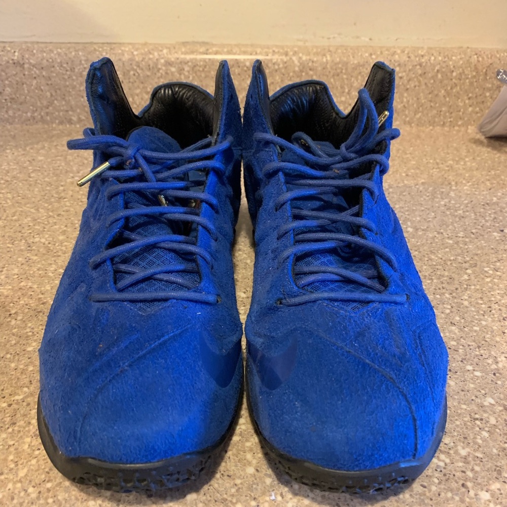 Nike men’s shoes size 11